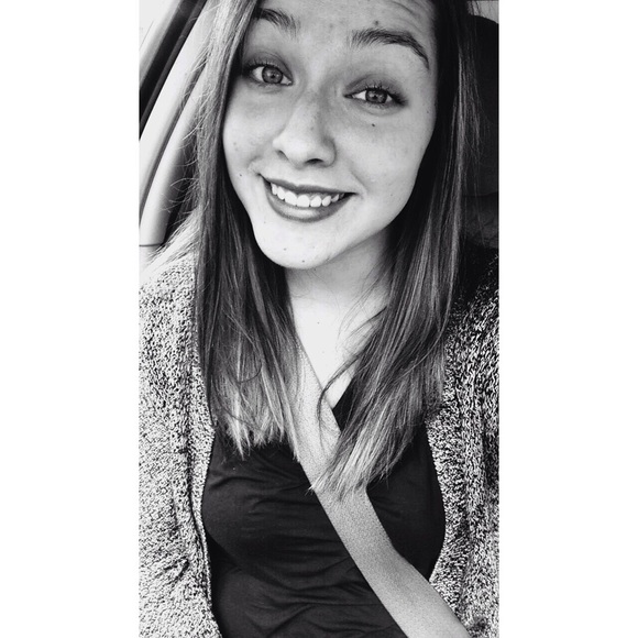 Meet your Posher, Sarah - Picture 2 of 2